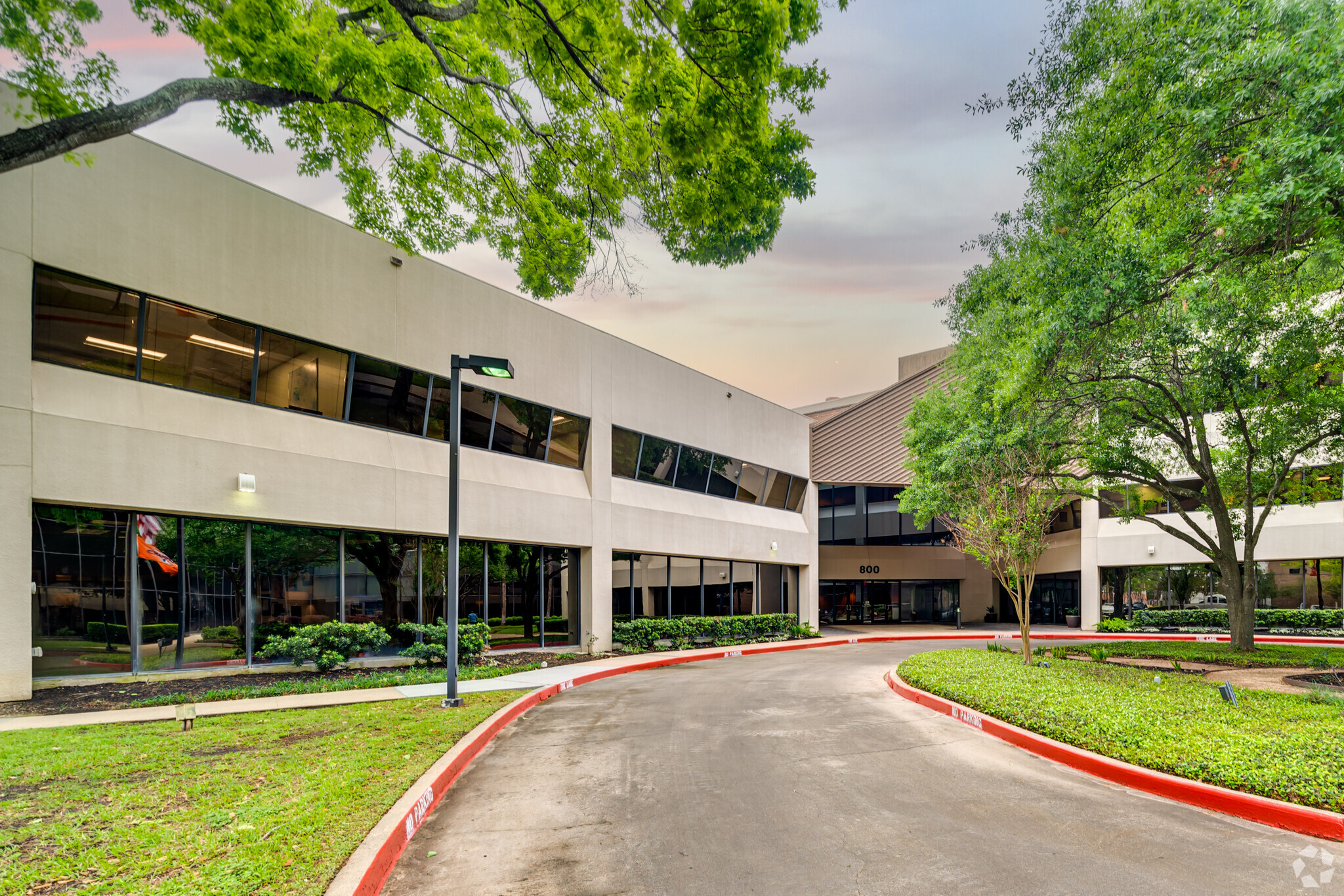 800 Bering Dr, Houston, TX en alquiler Foto del edificio- Imagen 1 de 19