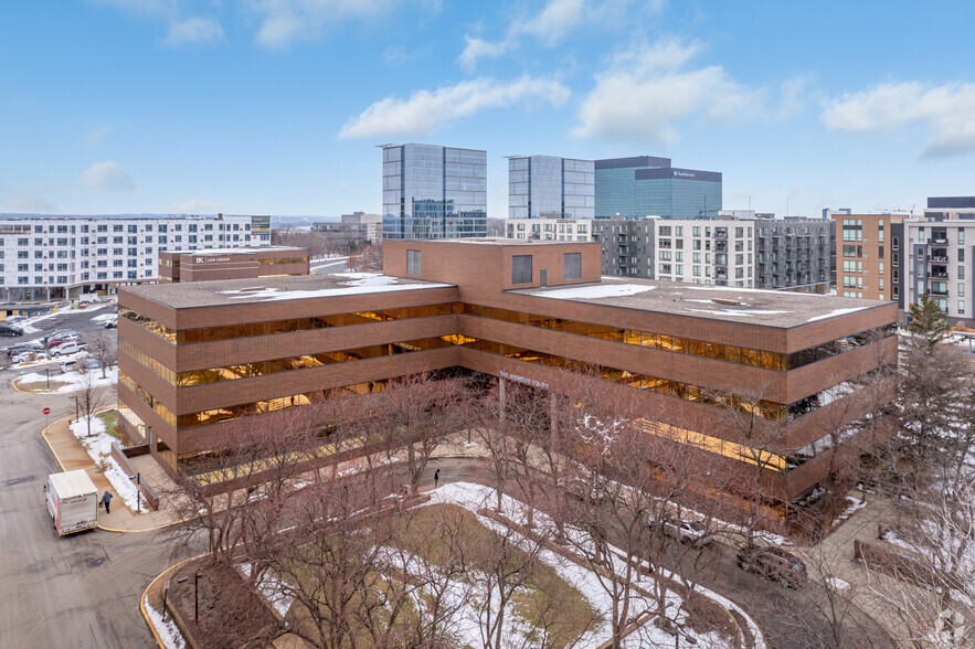 8011 34th Ave S, Bloomington, MN en alquiler - Foto del edificio - Imagen 2 de 6