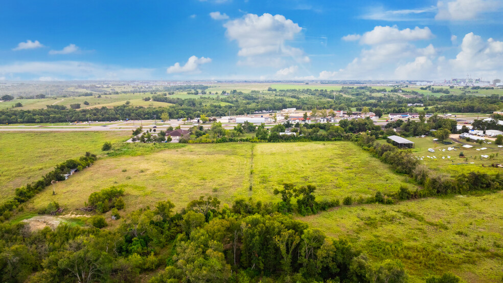 West 2nd Street, Taylor, TX en venta - Foto del edificio - Imagen 3 de 4