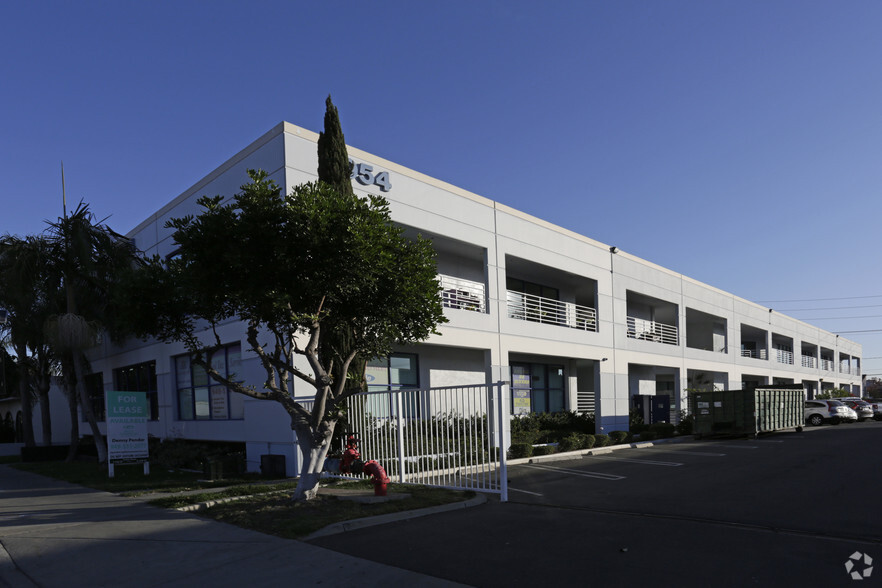 1954 Placentia Ave, Costa Mesa, CA en alquiler - Foto del edificio - Imagen 1 de 16