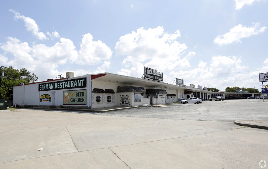 7201 Camp Bowie Blvd, Fort Worth, TX en alquiler - Foto del edificio - Imagen 2 de 12