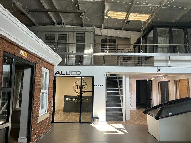 4-12 Kempson Clos, Aylesbury en alquiler - Foto del edificio - Imagen 2 de 16