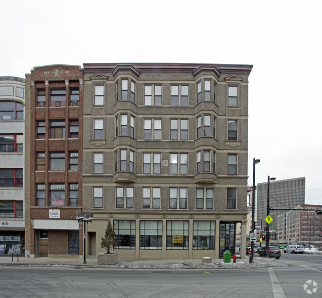 106-108 W Wells St, Milwaukee, WI en venta - Foto del edificio - Imagen 3 de 9