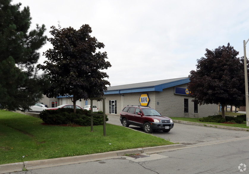 90 Hempstead Dr, Hamilton, ON en alquiler - Foto principal - Imagen 1 de 2