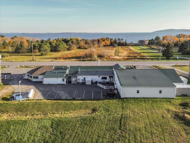 357 W Main St, Searsport, ME en venta - Foto del edificio - Imagen 3 de 86