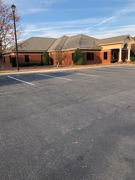 2450 Emerald Pl, Greenville, NC en alquiler - Foto del edificio - Imagen 2 de 22