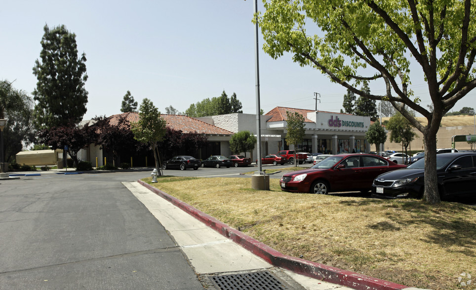 1631-1643 E Highland Ave, San Bernardino, CA en alquiler - Foto del edificio - Imagen 2 de 7