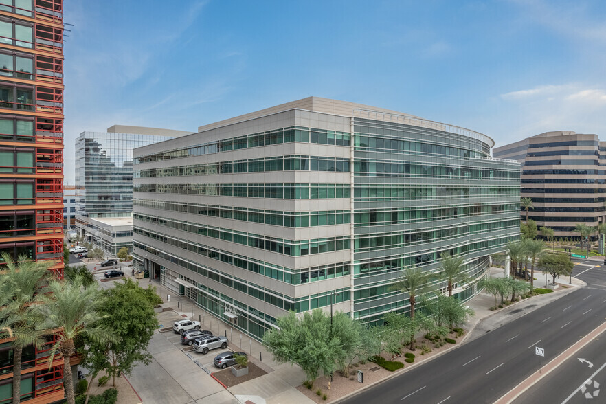 2375 E Camelback Rd, Phoenix, AZ en alquiler - Foto del edificio - Imagen 2 de 7