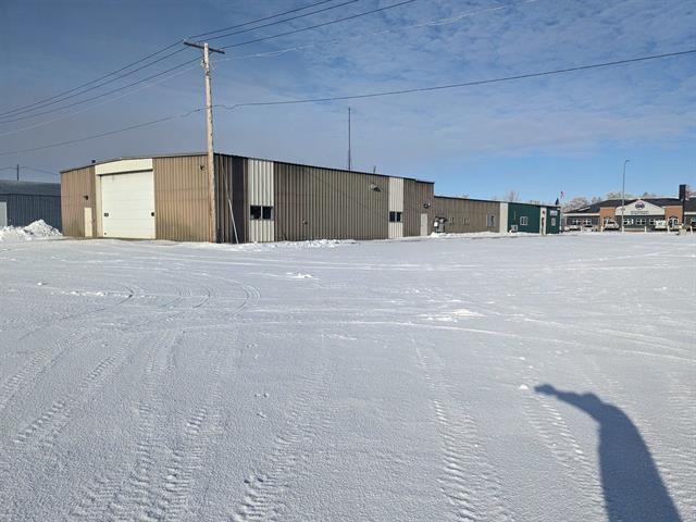 102 11th St E, Bottineau, ND en venta - Foto del edificio - Imagen 3 de 32