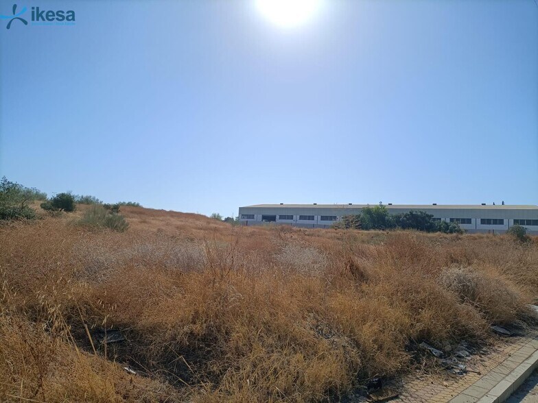 Nave en Alcalá de Guadaíra, Sevilla en venta - Foto del edificio - Imagen 2 de 11