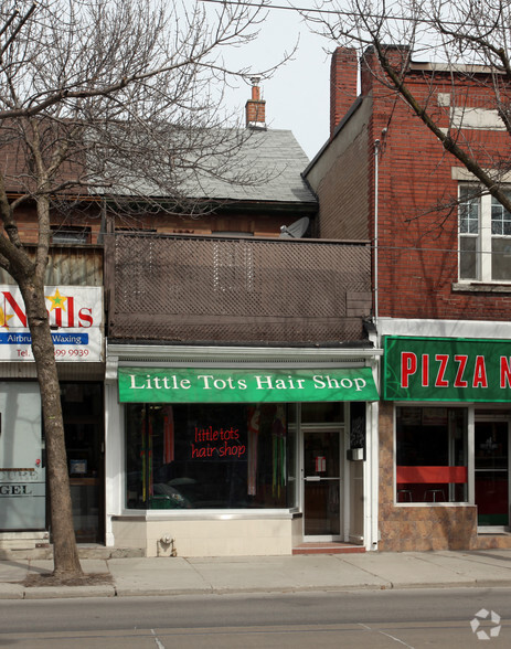 1926 Queen St, Toronto, ON en alquiler - Foto del edificio - Imagen 2 de 3