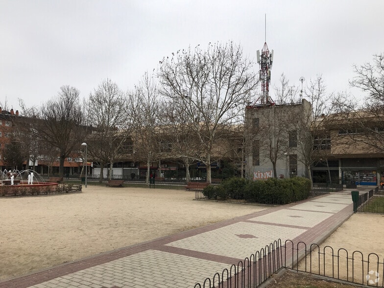 Paseo Lanceros 2, Madrid, Madrid en alquiler - Foto del edificio - Imagen 2 de 2