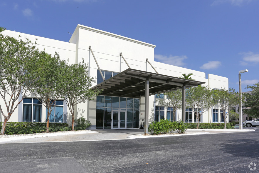 2010 NW 150th Ave, Pembroke Pines, FL en alquiler - Foto del edificio - Imagen 2 de 11