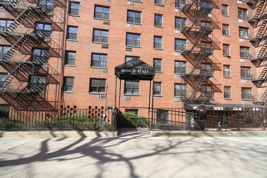 42-60 Main St, Flushing, NY en alquiler - Foto del edificio - Imagen 1 de 8