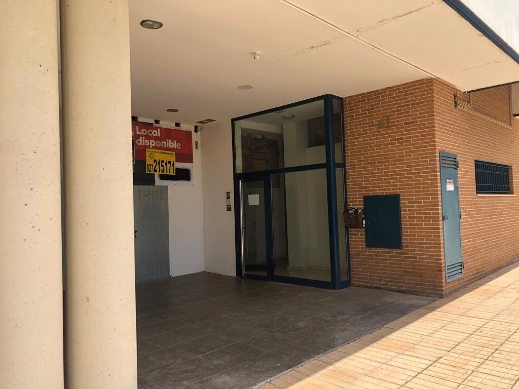 Local en Cáceres, Cáceres en alquiler Vestíbulo- Imagen 1 de 8