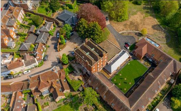 2 Walden Pl, Saffron Walden en venta - Foto del edificio - Imagen 3 de 4