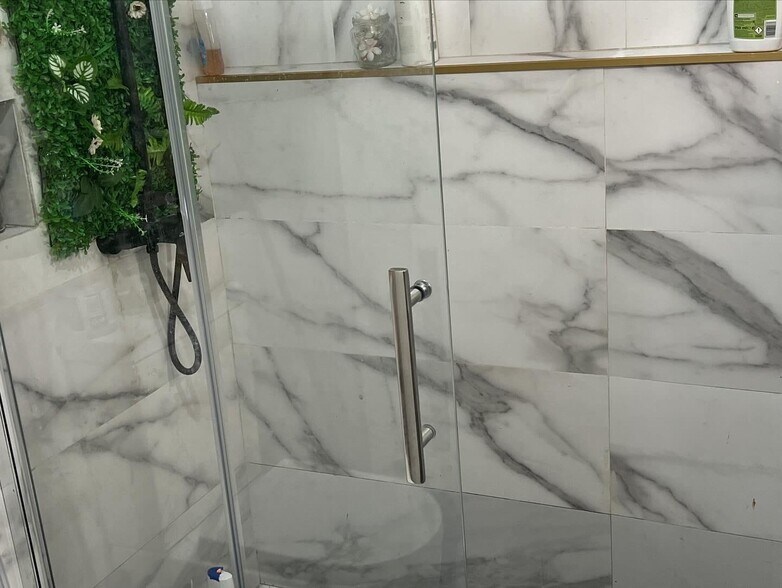 Local en Mairena del Aljarafe, Sevilla en venta - Foto del edificio - Imagen 2 de 11