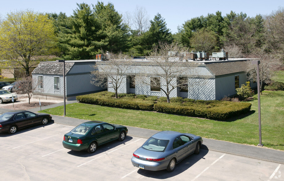 237 Hopmeadow St, Weatogue, CT en alquiler - Foto del edificio - Imagen 2 de 4