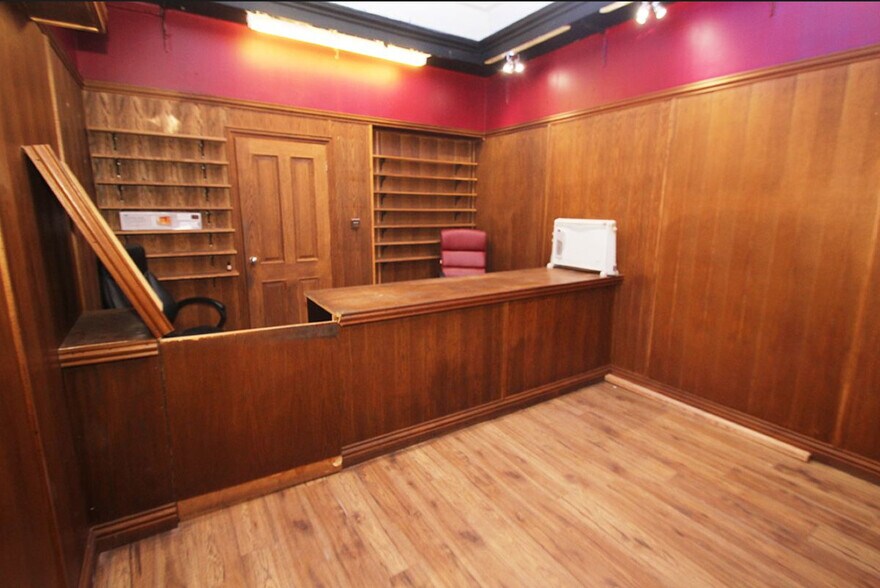 8-16 Broomknoll St, Airdrie en venta - Foto del edificio - Imagen 3 de 9