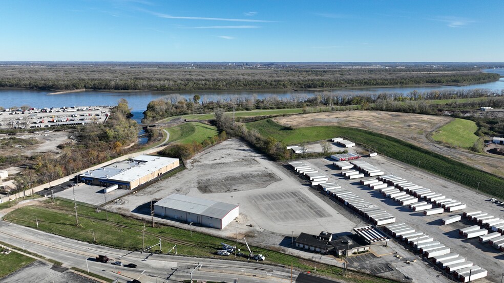 IOS Site w/ Drive-in Maintenance Bldg cartera de 2 inmuebles en venta en LoopNet.es - Foto del edificio - Imagen 2 de 25