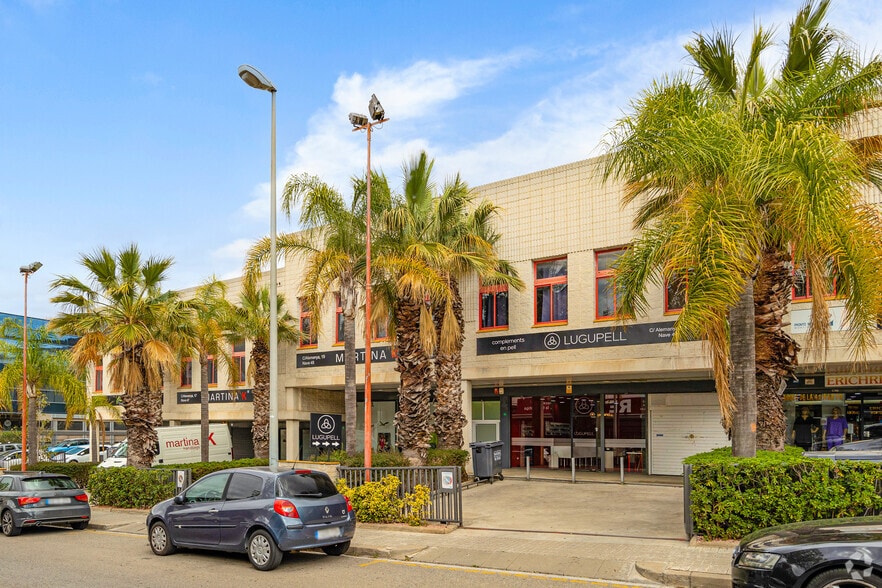Nave en Badalona, Barcelona en venta - Foto del edificio - Imagen 2 de 2