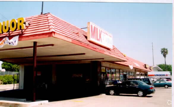 1869-1881 Royal Ave, Simi Valley, CA en alquiler - Foto del edificio - Imagen 2 de 4