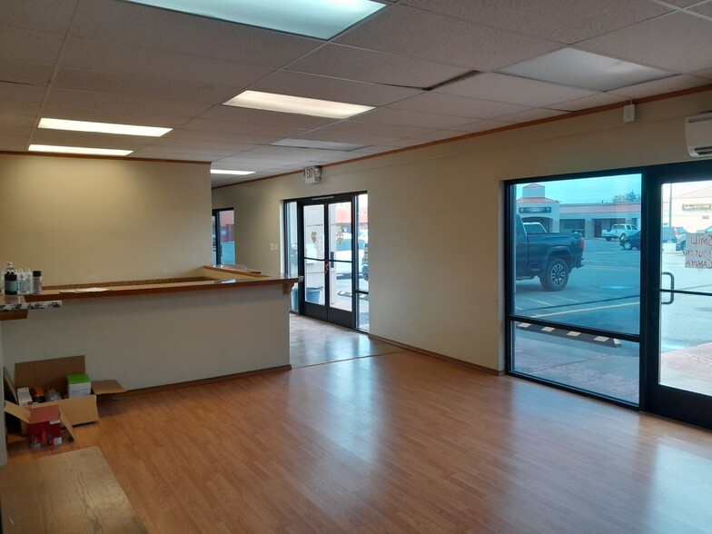 207 N Dennis St, Kennewick, WA en alquiler - Foto del interior - Imagen 3 de 12