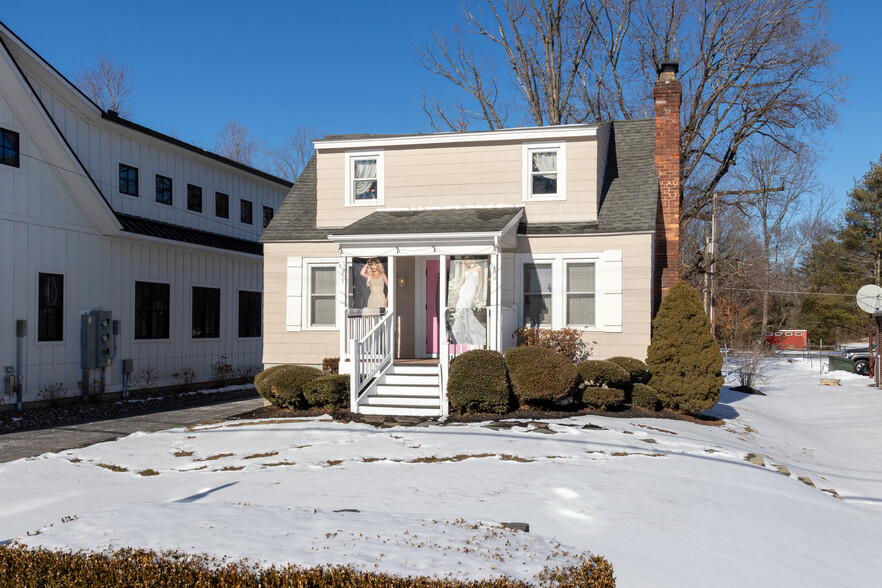 1081 Route 55, Lagrangeville, NY en venta - Foto del edificio - Imagen 3 de 28