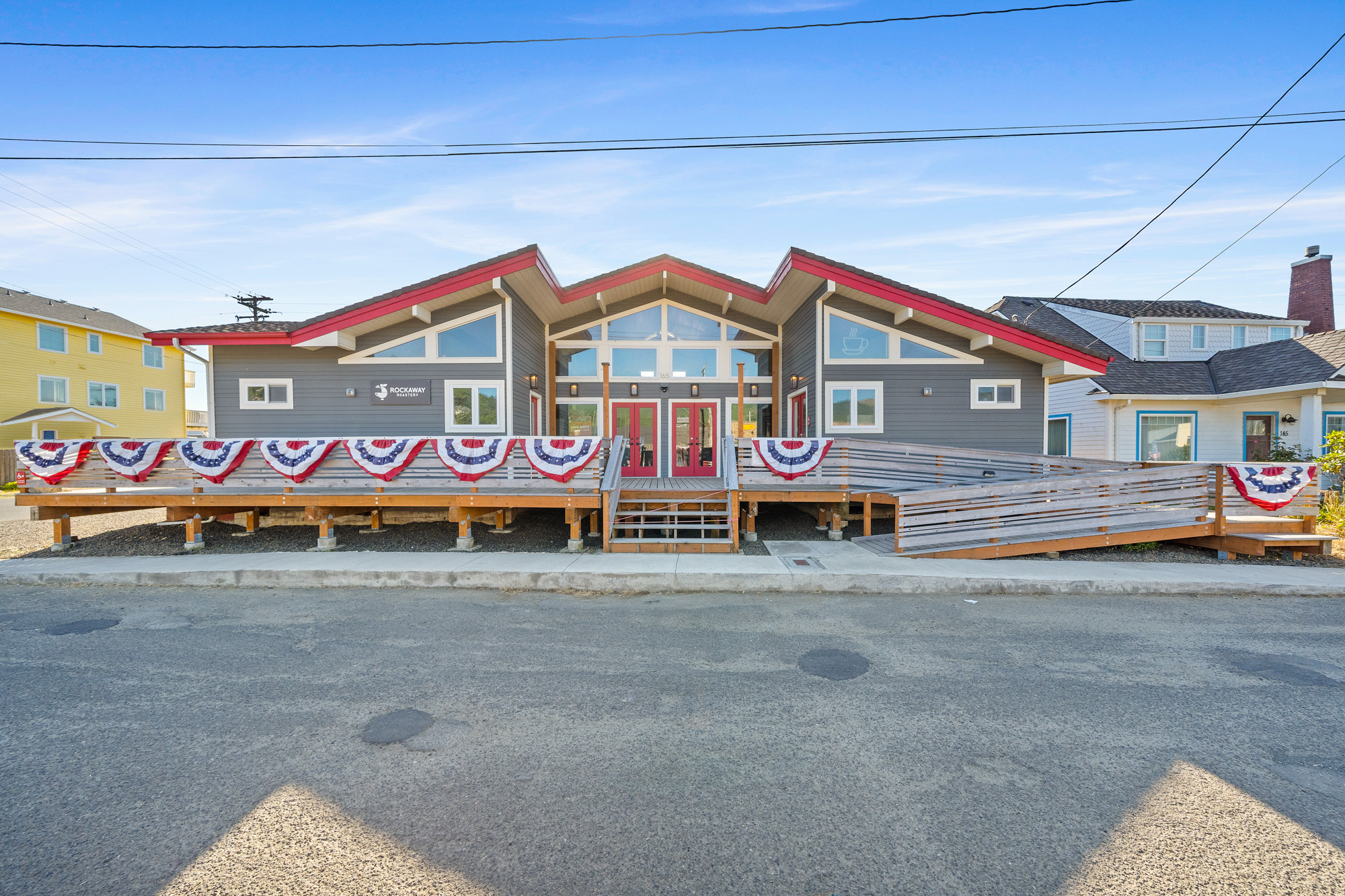 165 S Miller St, Rockaway Beach, OR en venta Foto principal- Imagen 1 de 19