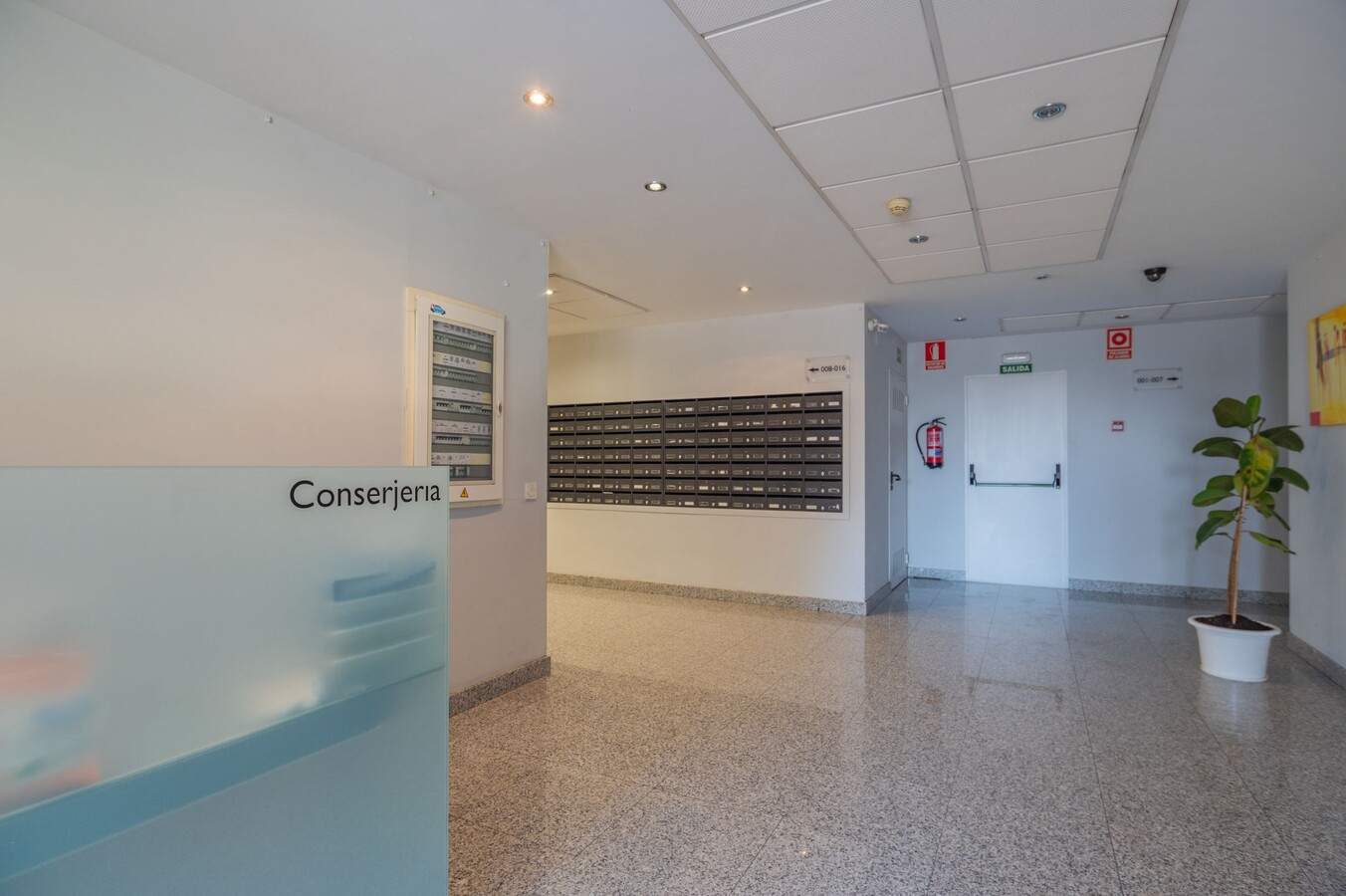 Alcorcón, MAD 28925 - - - Foto del interior - Image 2 of 31