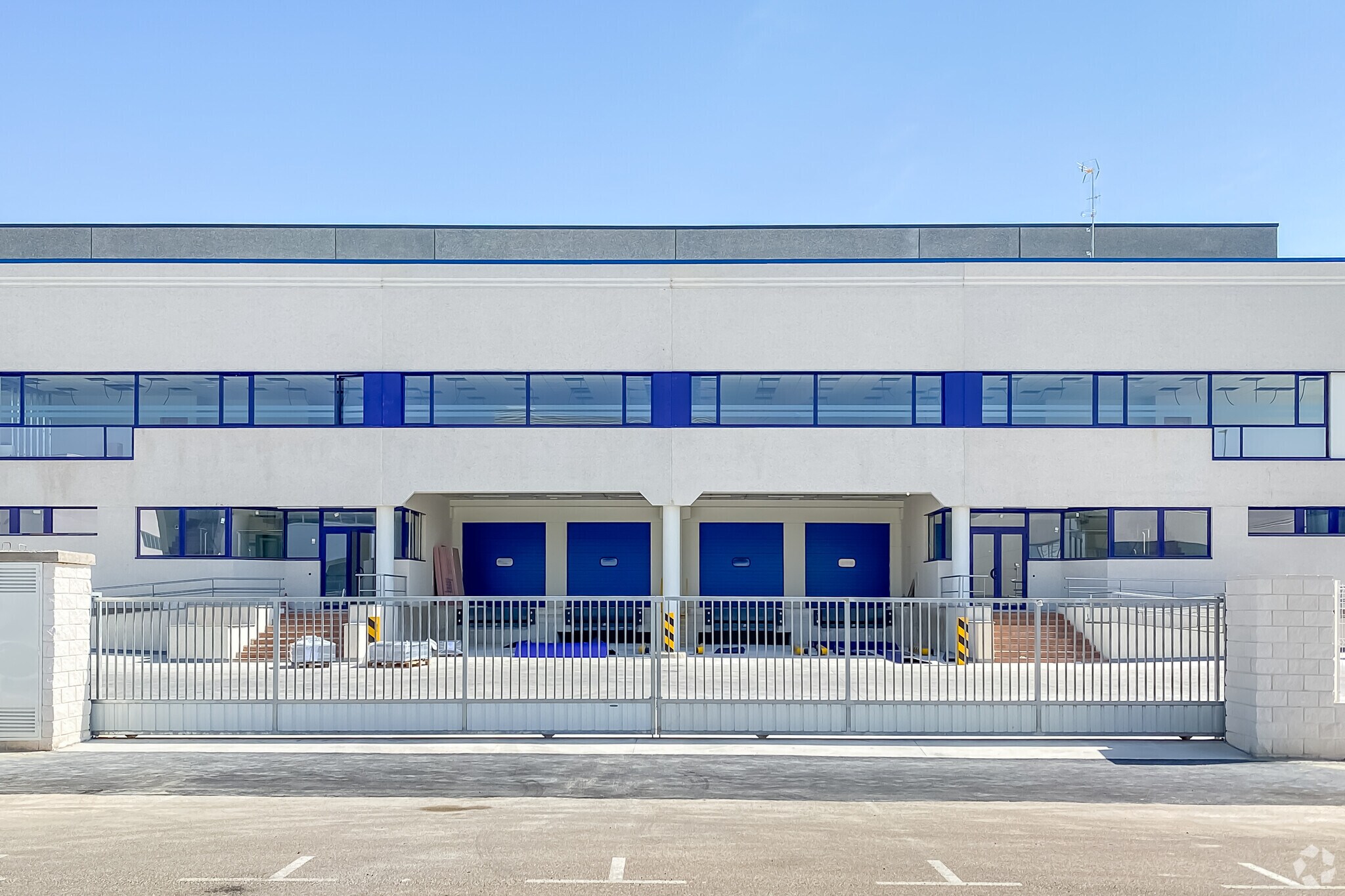 Calle de los Vidrieros, 1, San Fernando de Henares, Madrid en venta Foto principal- Imagen 1 de 1