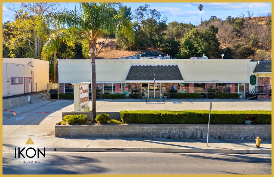 23661 Newhall Ave, Santa Clarita, CA en venta - Foto del edificio - Imagen 1 de 12