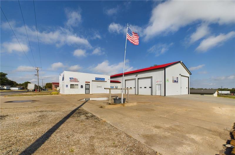 221 Main St, Jetmore, KS en venta - Foto del edificio - Imagen 1 de 24