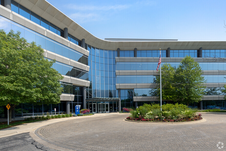 700 Commerce Dr, Oak Brook, IL en alquiler - Foto del edificio - Imagen 2 de 11