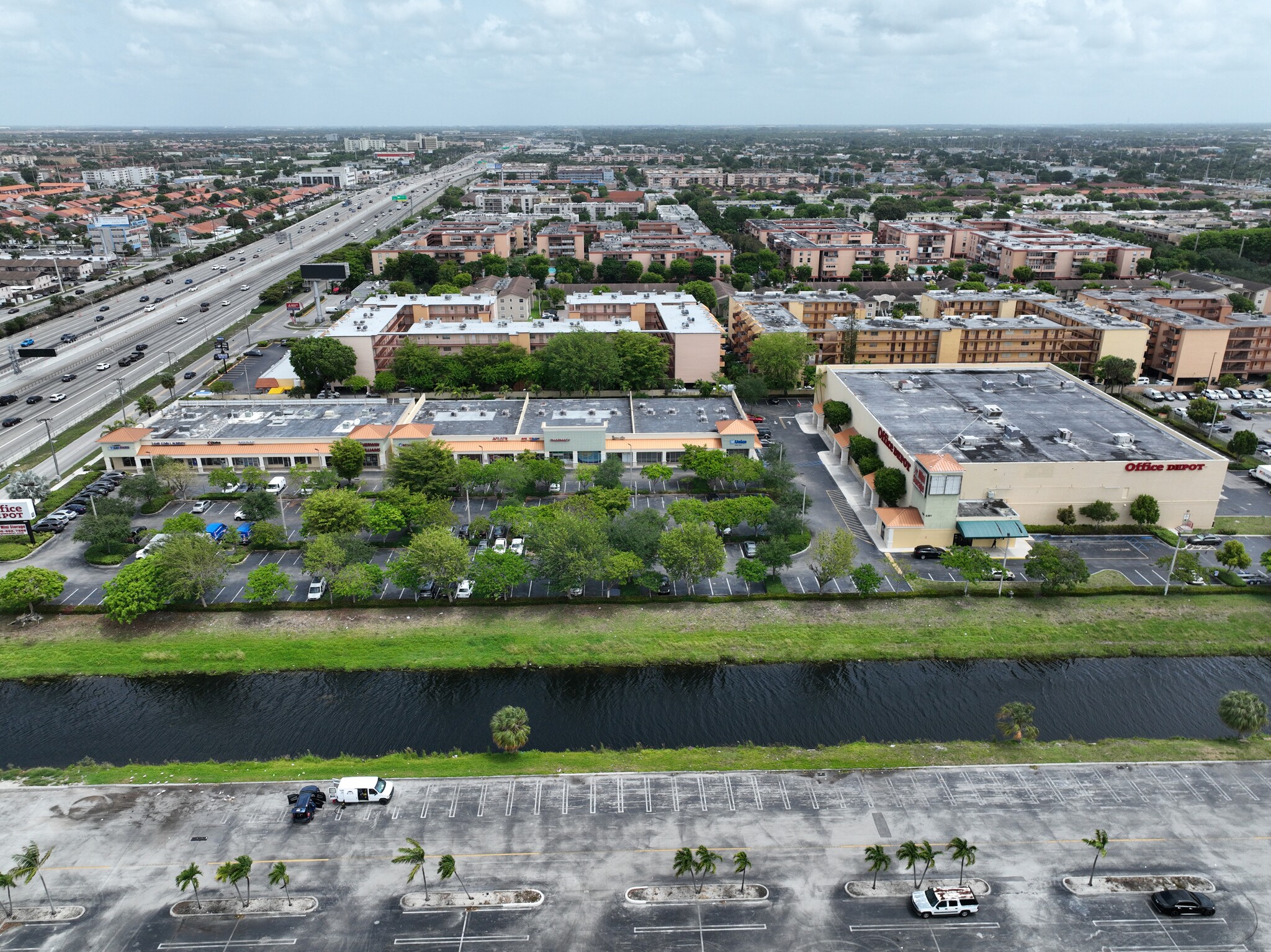 5317-5327 W 20th Ave, Hialeah, FL en alquiler Foto principal- Imagen 1 de 12