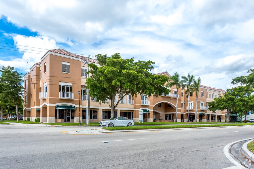 15600 NW 67th Ave, Miami Lakes, FL en alquiler - Foto del edificio - Imagen 2 de 8