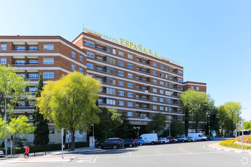 Calle de Colombia, 64, Madrid, Madrid en alquiler - Foto del edificio - Imagen 2 de 2