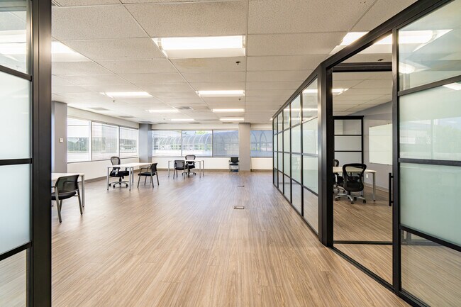 Más detalles de 4900 California Ave, Bakersfield, CA - Coworking en alquiler