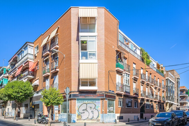 Más detalles de Calle de los Hermanos del Moral, 68, Madrid - Edificio residencial​ en venta