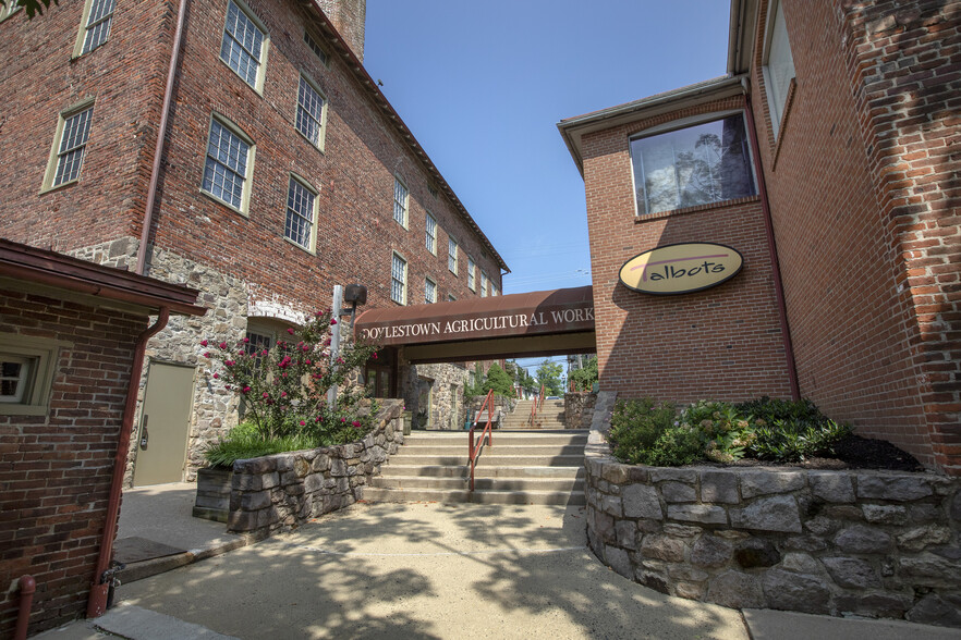 100 S Main St, Doylestown, PA en alquiler - Foto del edificio - Imagen 3 de 11