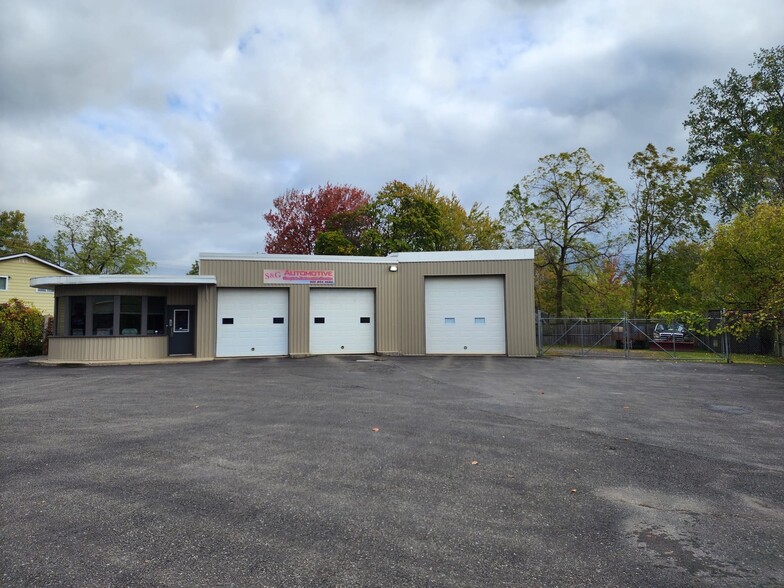 208 Ridge Rd, Fort Erie, ON en venta - Foto del edificio - Imagen 2 de 19