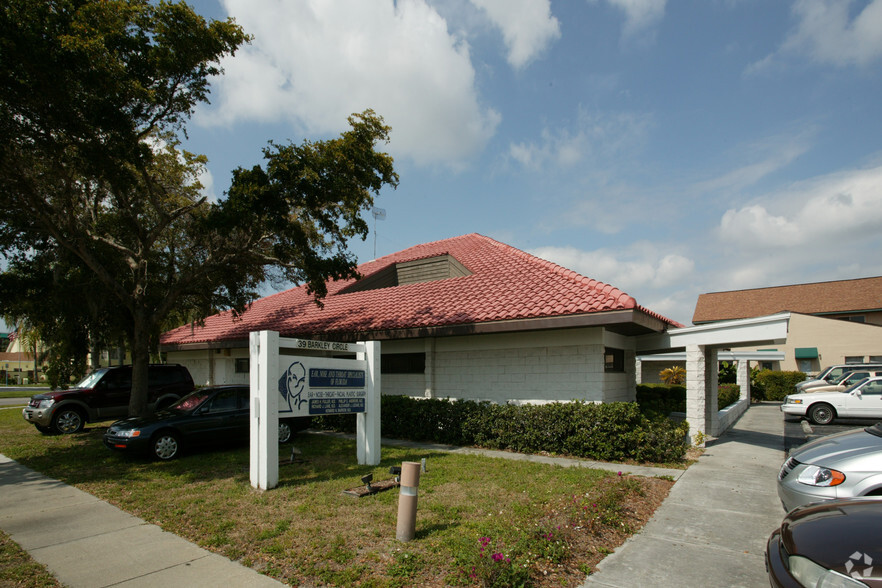 39 Barkley Cir, Fort Myers, FL en alquiler - Foto del edificio - Imagen 3 de 5