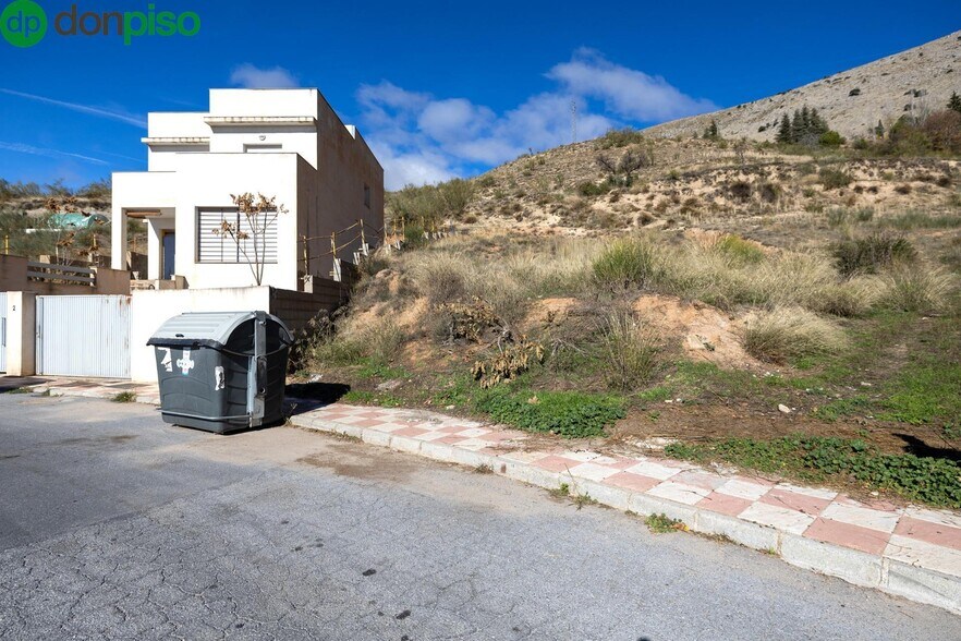 Avenida Príncipe Felipe, 2, Alfacar, Granada en venta - Foto del edificio - Imagen 3 de 14