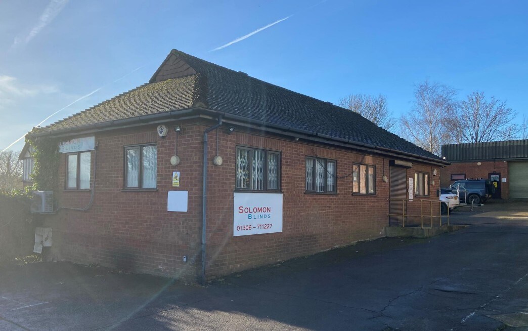 1-5 Philpots Yard, Dorking en alquiler Foto principal- Imagen 1 de 2