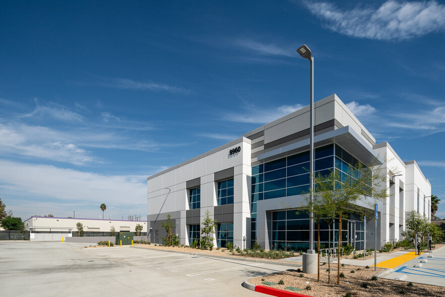 9920 Pioneer Blvd, Santa Fe Springs, CA en alquiler - Foto del edificio - Imagen 3 de 3