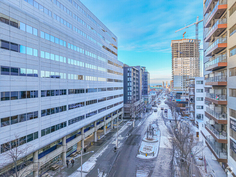 10044 108th St NW, Edmonton, AB en alquiler - Foto del edificio - Imagen 3 de 6