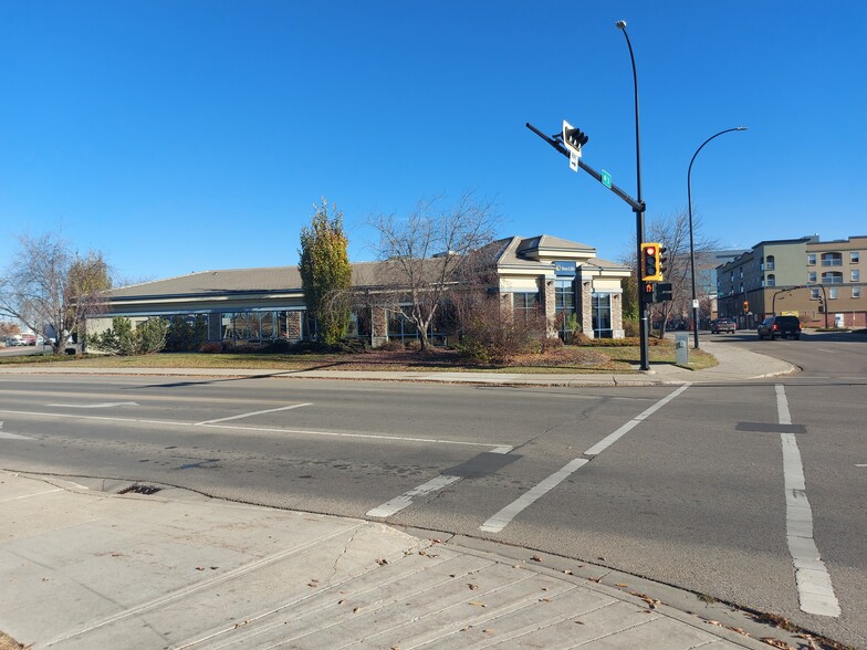 4940 Av 51, Red Deer, AB en venta - Foto del edificio - Imagen 3 de 12