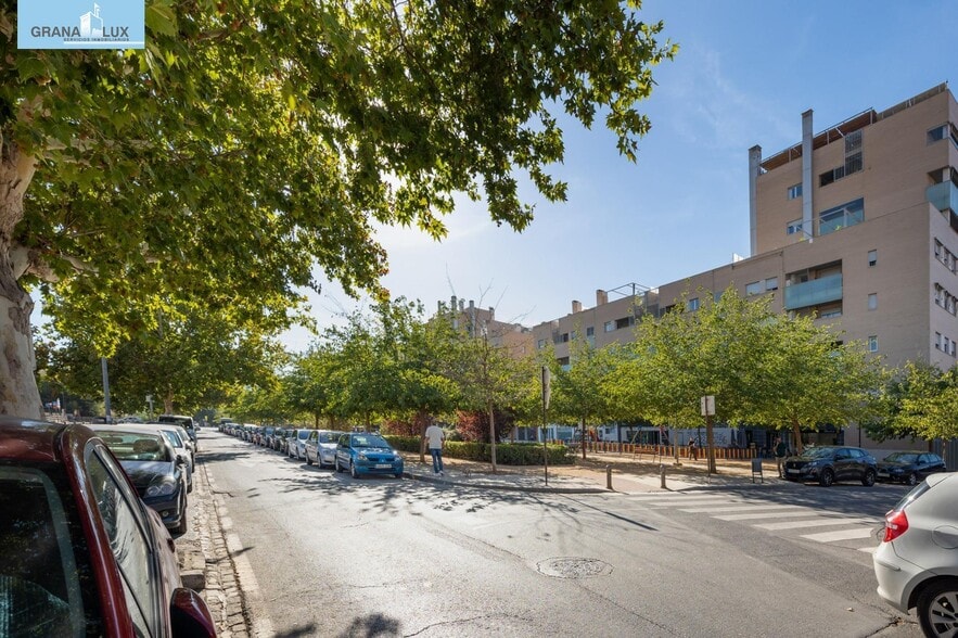 Plaza Catedrática Asunción Linares, 1, Granada, Granada en venta - Foto del edificio - Imagen 2 de 44