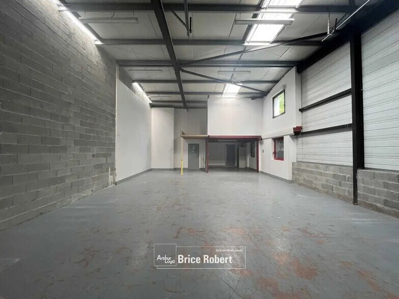 Oficina en Vaulx-en-Velin en alquiler - Foto del edificio - Imagen 2 de 15