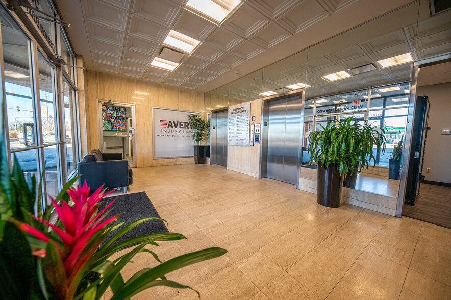 50 Crestwood Executive Ctr, Saint Louis, MO en alquiler - Foto del interior - Imagen 3 de 11